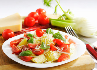 Potato salad with tomato