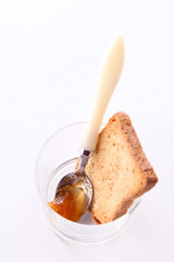 biscotte et confiture d'abricot