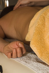 R&uuml;ckenmassage im wellnessbereich