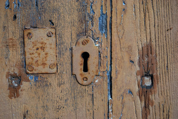 Keyhole detail of an old wooden door