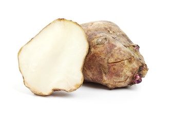 ganze und halbe Topinambur Wurzeln