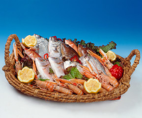 Pesce fresco nel cesto