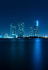 Fototapeta na wymiar Miami Skyline at night with beautiful reflections