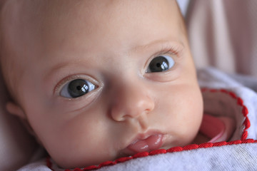 occhi neonata bebè