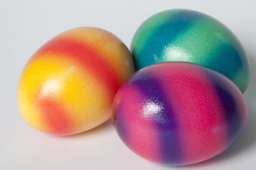 Drei bunte Ostereier