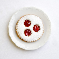 Powdered sugar cookies with fruit jelly