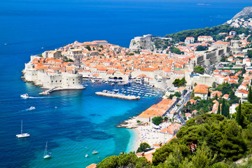 Naklejka premium A panoramic view of an old city of Dubrovnik