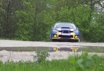 Deurstickers rally car on dirt © Artur Shevel