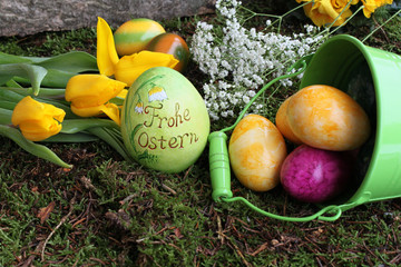 Ostereier im Eimer