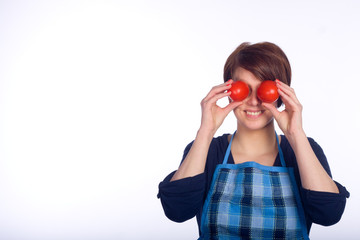 Junge Frau mit Tomaten vor den Augen