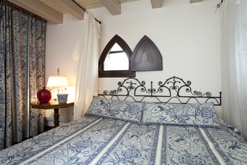 interno di vecchia camera da letto in stile liberty