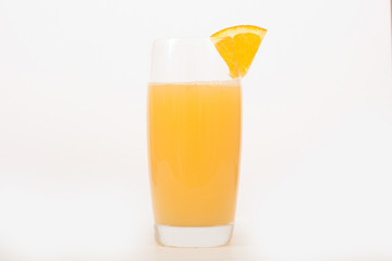 Glas frisch gepresster Orangensaft