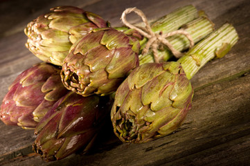Fototapeta premium bunch of artichoke on wood background