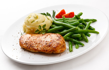 Roasted chicken breast and green beans