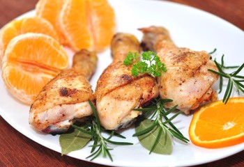 Hähnchenkeule mit Orangen und Rosmarin