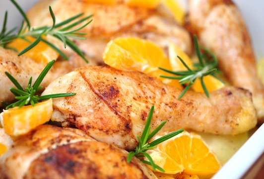H&auml;hnchenkeule mit Orangen und Rosmarin
