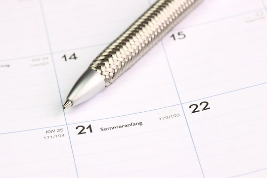 Kalender mit Stift Sommeranfang