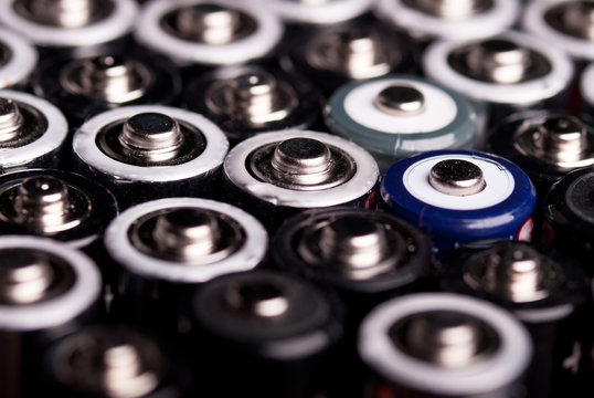 viele Batterien von schr&auml;g oben
