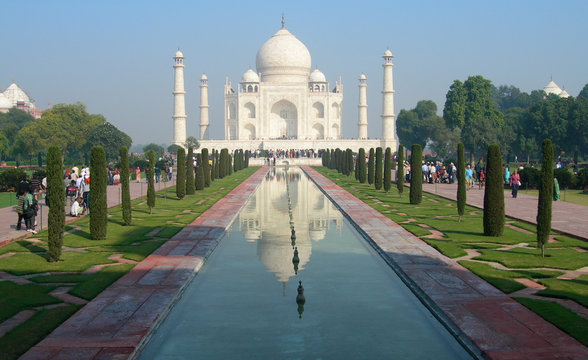 Taj Mahal main view and pool reflection