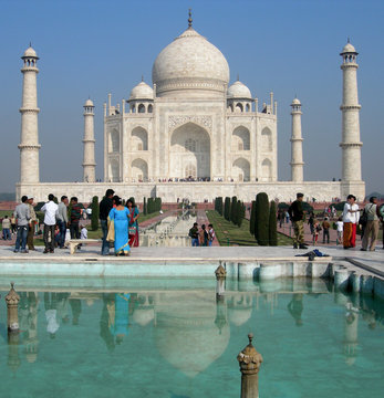 Taj Mahal main view and pool reflection