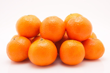 Mandarinen vor weissem Hintergrund