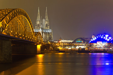 Fototapeta premium Kölner Dom, Hohenzollernbrücke, Musical Dome