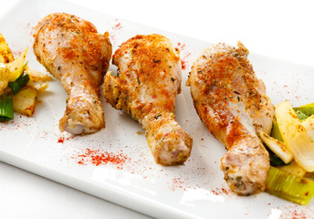 Roasted chicken drumsticks and vegetables