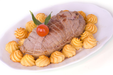 roti de veau cuit avec pommes dauphine