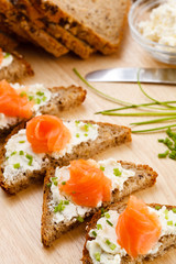 Bread with  smoked salmon and cream cheese