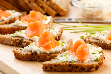 Bread with  smoked salmon and cream cheese