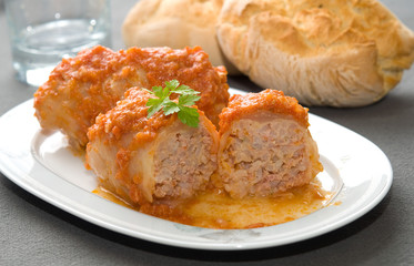 involtini di cavolo verza ripieni di riso e carne