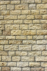 Mauer aus behauenen Kalksteinen