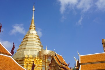 Fototapeta premium Thai Buddhist Temple at Doi Suthep in Chiang Mai