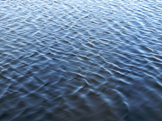 Blaue Wasseroberfläche