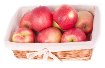 panier de pommes rouges