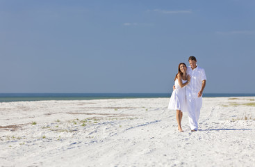 Fototapeta na wymiar Romantic Man & Woman Couple Walking on An Empty Beach