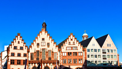 Fototapeta na wymiar słynny Roemerberg we Frankfurcie, byłego zabytkowego centrum miasta