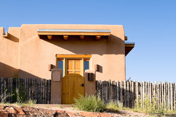 Obraz premium Adobe Single Home Suburban Santa Fe Nowy Meksyk USA