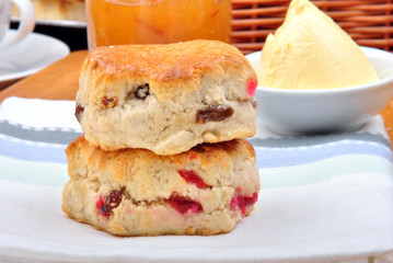 Scones mit Konfitüre