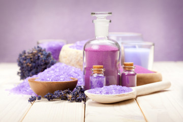 Obraz na płótnie Canvas Spa Treatment - Lavender aromatherapy