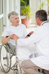 Fototapeta premium Senior doctor talking with his patient