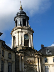 Fototapeta na wymiar clocher de mairie