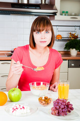 Beautiful woman having a healthy breakfast