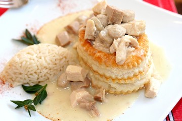 Königinpastetchen mit Ragout  und Reis