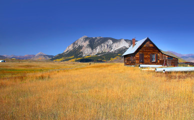 Fototapeta na wymiar prairie landscape in Colorado in autumn time
