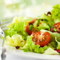 Vegetable salad with fresh and dry tomatoes