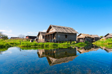 Fototapeta na wymiar Dom w Inle Lake, Myanmar.