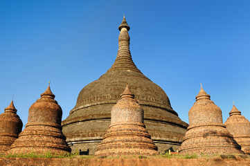 Fototapeta premium Myanmar (Burma), Mrauk U - Ratanabon Paya