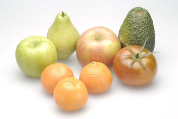 Manzana verde, roja, èra d eagua, mandarina,a guacate, tomate