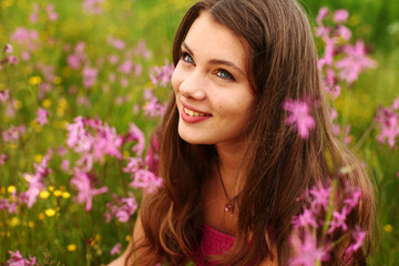 Naklejka premium woman on pink flower field